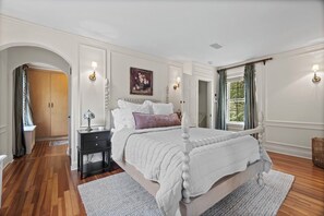 7 bedrooms, iron/ironing board, free WiFi, bed sheets