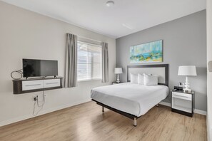 3 多间卧室、办公桌、熨斗/熨衣板、旅行婴儿床