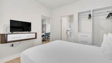 2 bedrooms, desk, iron/ironing board, travel crib