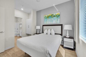 2 Schlafzimmer, Schreibtisch, Bügeleisen/Bügelbrett, Reisekinderbett