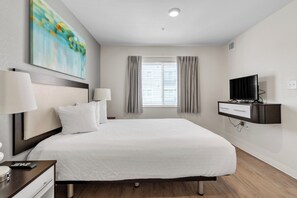 2 chambres, bureau, fer et planche à repasser, lit parapluie