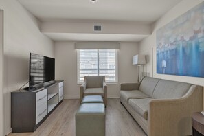 テレビ、書斎 / ワークスペース