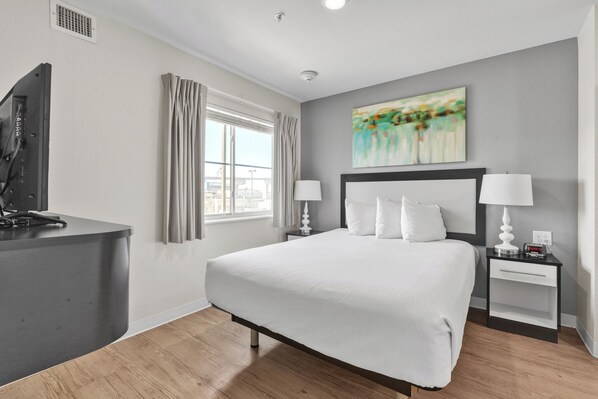 2 slaapkamers, een bureau, een strijkplank/strijkijzer, gratis wifi