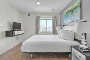 2 chambres, bureau, fer et planche à repasser, lit parapluie