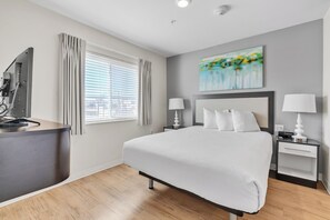 2 Schlafzimmer, Schreibtisch, Bügeleisen/Bügelbrett, Reisekinderbett