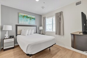 2 Schlafzimmer, Schreibtisch, Bügeleisen/Bügelbrett, Reisekinderbett