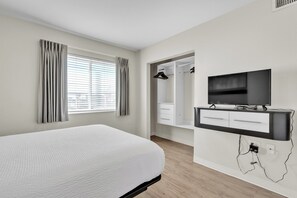 3 bedrooms, desk, iron/ironing board, travel cot