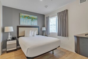 2 bedrooms, desk, iron/ironing board, travel crib