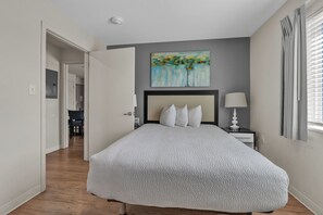 3 bedrooms, desk, iron/ironing board, free WiFi