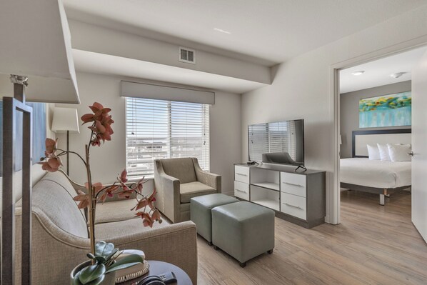 2 Schlafzimmer, Schreibtisch, Bügeleisen/Bügelbrett, kostenloses WLAN