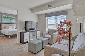 2 Schlafzimmer, Schreibtisch, Bügeleisen/Bügelbrett, Reisekinderbett