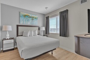 2 عدّة غرف نوم ومكتب ومكواة/لوح كي وسرير سفر