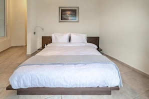 3 habitaciones, tabla de planchar con plancha, wifi y ropa de cama