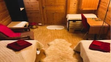 2 Schlafzimmer, Schreibtisch, Bügeleisen/Bügelbrett, WLAN