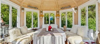Charming 2-bedrom Hemingway-Annex at welcoming Hardwood-Hideout 4U in Tromsø