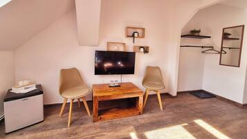 Standard tvåbäddsrum | Skrivbord, arbetsyta för laptop och gratis wi-fi