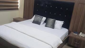 1 camera, una scrivania, postazione laptop, Wi-Fi gratuito