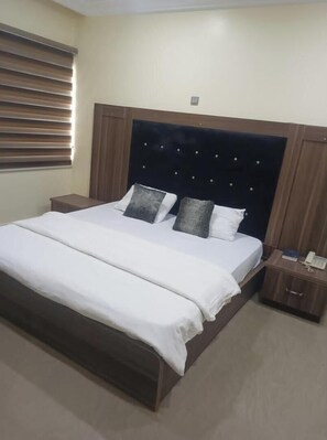 1 bedroom, desk, laptop workspace, free WiFi
