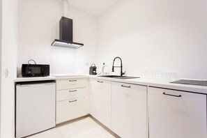 Mikrowelle, Ofen, Herdplatte, Geschirrspüler