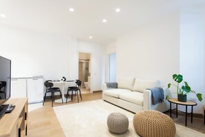 TV - Modern & Peaceful Flat in the City Centre (Milan)