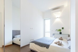 1 bedroom, iron/ironing board, free WiFi, bed sheets - Modern & Peaceful Flat in the City Centre (Milan)