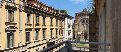 المنطقة المحيطة بالمنشأة