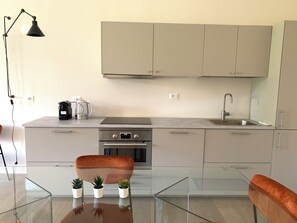 Refrigerador, horno, parrilla de estufa y lavavajillas 