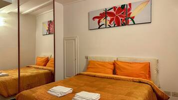 1 habitación, tabla de planchar con plancha, wifi gratis y ropa de cama