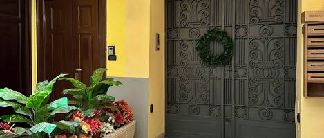 تفاصيل الفندق من الخارج