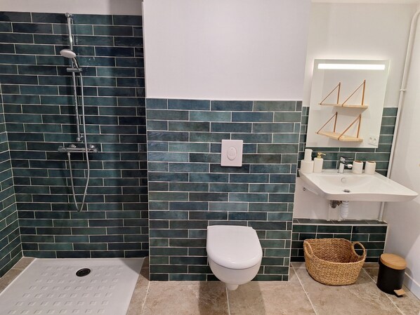 Shower, hair dryer, towels, toilet paper
