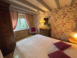 1 bedroom, free WiFi, bed sheets