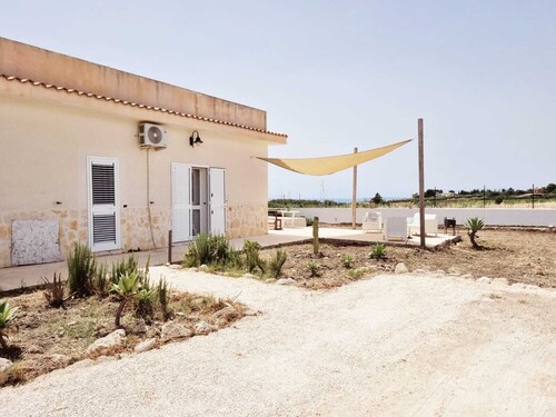 Villa surrounded by nature 5 minutes from the Torre Salsa Nature Reserve