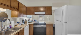 Quiet & Cozy 2BR Home - Clean & Comfy Stay in Baldwin City