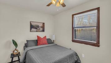 2 bedrooms, iron/ironing board, WiFi, bed sheets