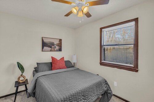 Quiet & Cozy 2BR Home - Clean & Comfy Stay in Baldwin City