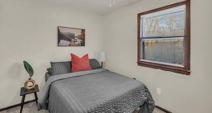 Quiet & Cozy 2BR Home - Clean & Comfy Stay in Baldwin City