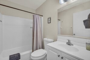 Hair dryer, towels, soap, shampoo - Quiet & Cozy 2BR Home - Clean & Comfy Stay in Baldwin City (Baldwin City)