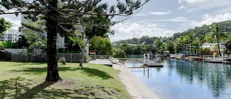 المنطقة المحيطة بالمنشأة