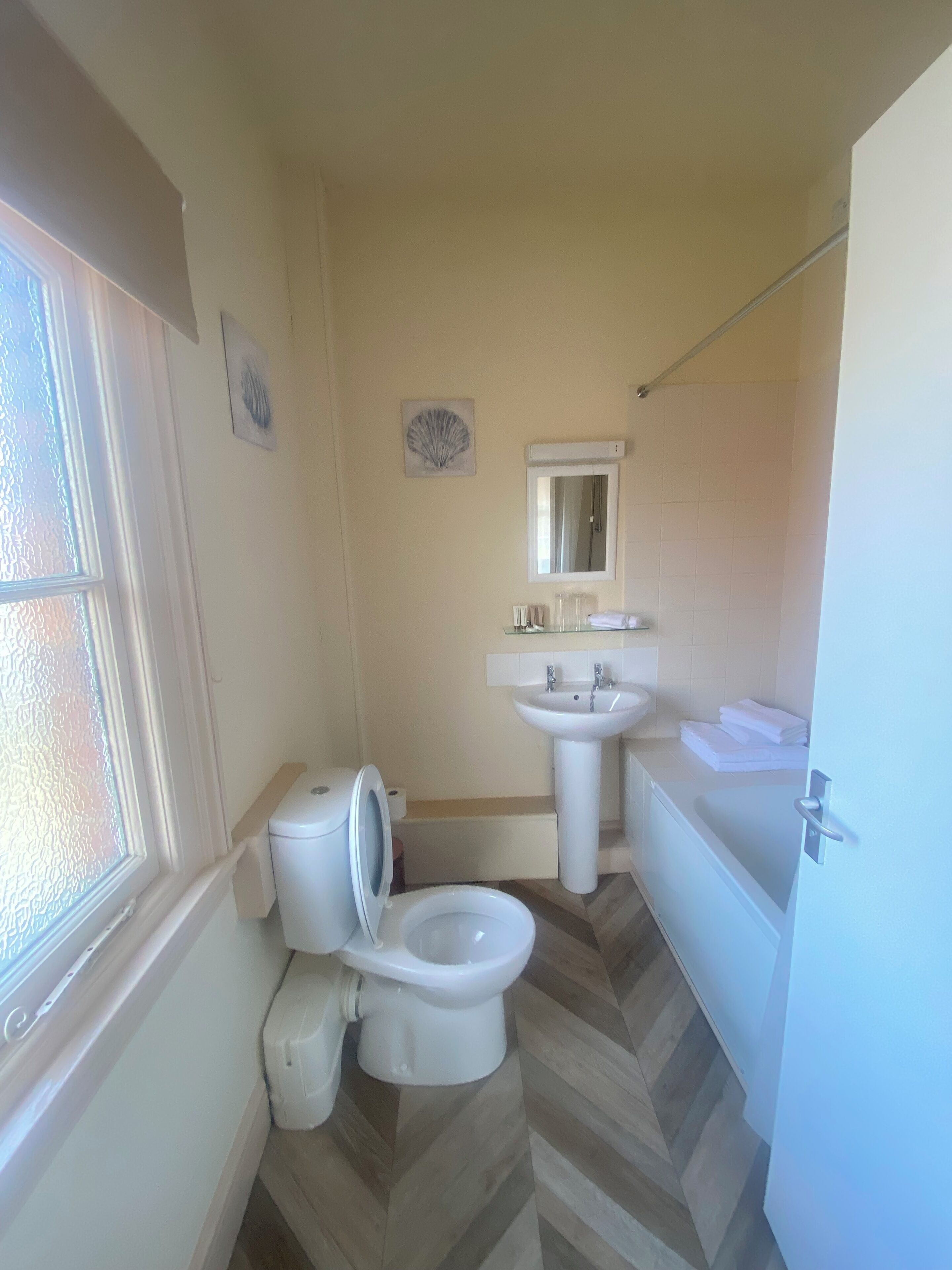 Classic Double Room, Bay View | Bathroom