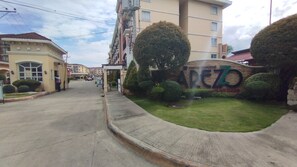 Property grounds - 1-bedroom condo at Arezzo Place Davao near airport with high-speed internet (Davao City)