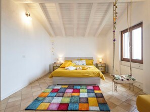 1 bedroom, travel cot, free WiFi