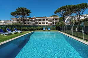 Pool - Spacious 5-bedroom Villa in Vilamoura with Private Swimming Pool and AC (Quarteira)