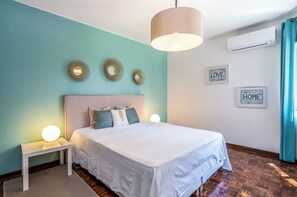 5 chambres, coffres-forts dans les chambres, fer et planche à repasser