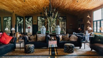 Deluxe Double Room, Patio, Garden View | Living area