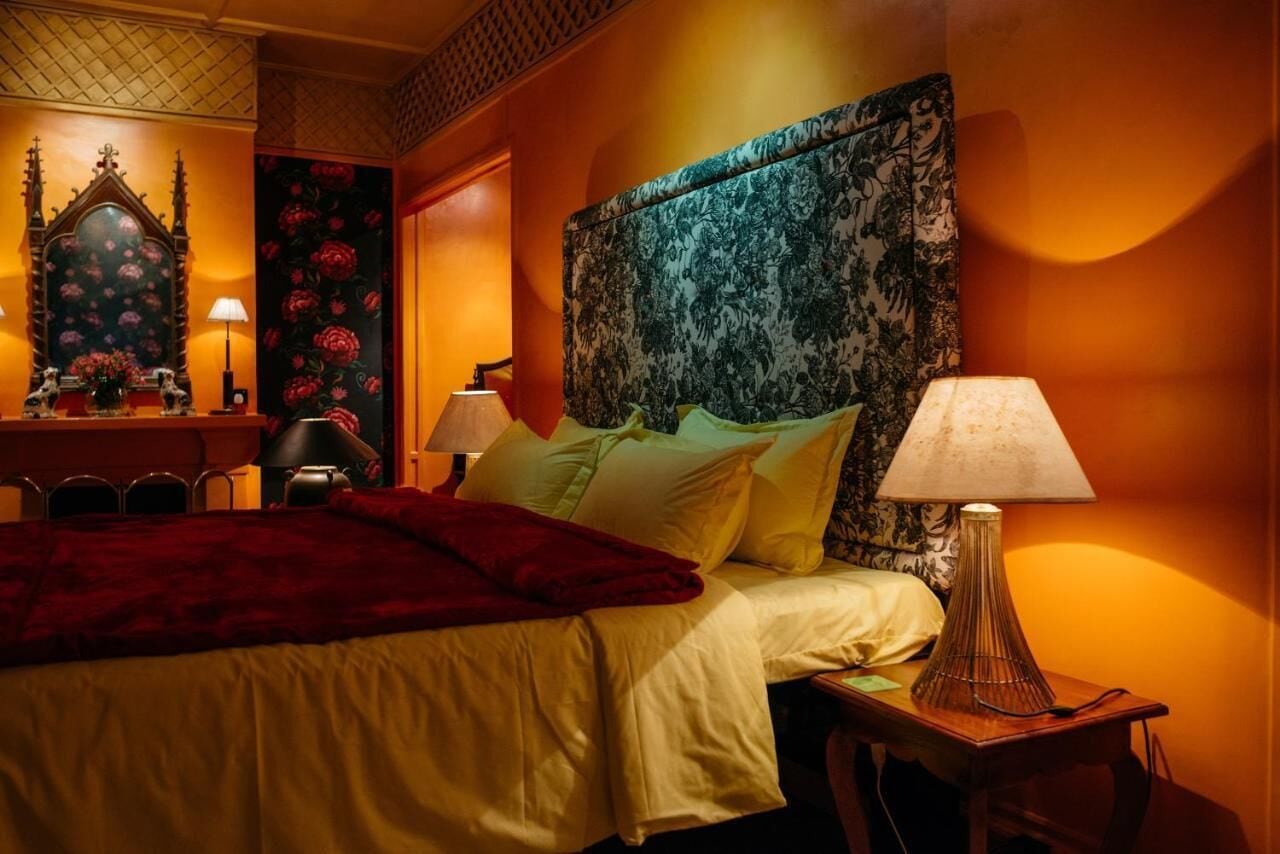 Laptop workspace, iron/ironing board, free WiFi