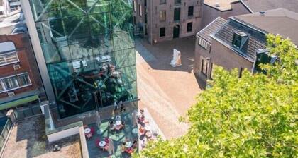 Stay at Bed en Koffie in a modern, fully equipped appartement Tilburg, perfectly located for visiting poppodium Overnachten, Efteling overnachten, or Safaripark Beekse Bergen. Enjoy comfort, convenience, and easy access to Tilburg Centrum.