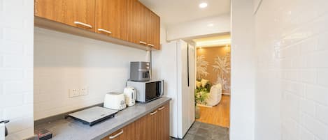 Comfort Apartment, 4 Bedrooms, Non Smoking | Private kitchen | Fridge, microwave