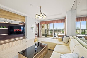 Una televisión de pantalla plana