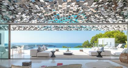 Oasis of Luxury & Style, Premier Gated Community, Incredible Vibe, Sea Views