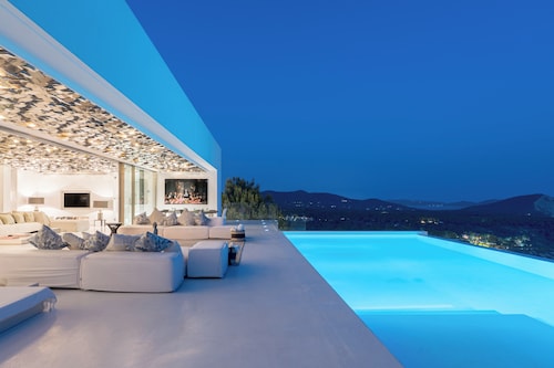 Oasis of Luxury & Style,Premier Gated Community, Incredible Vibe, Sea Views